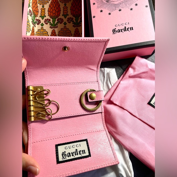 GUCCI--- Gucci Garden Pink Eye Key Pouch - Picture 2 of 4